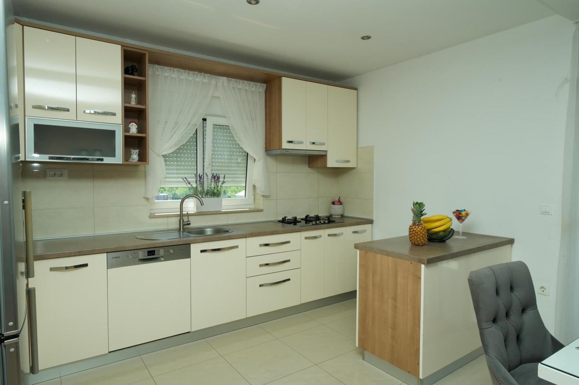 Apartment Lana Bristivica Esterno foto