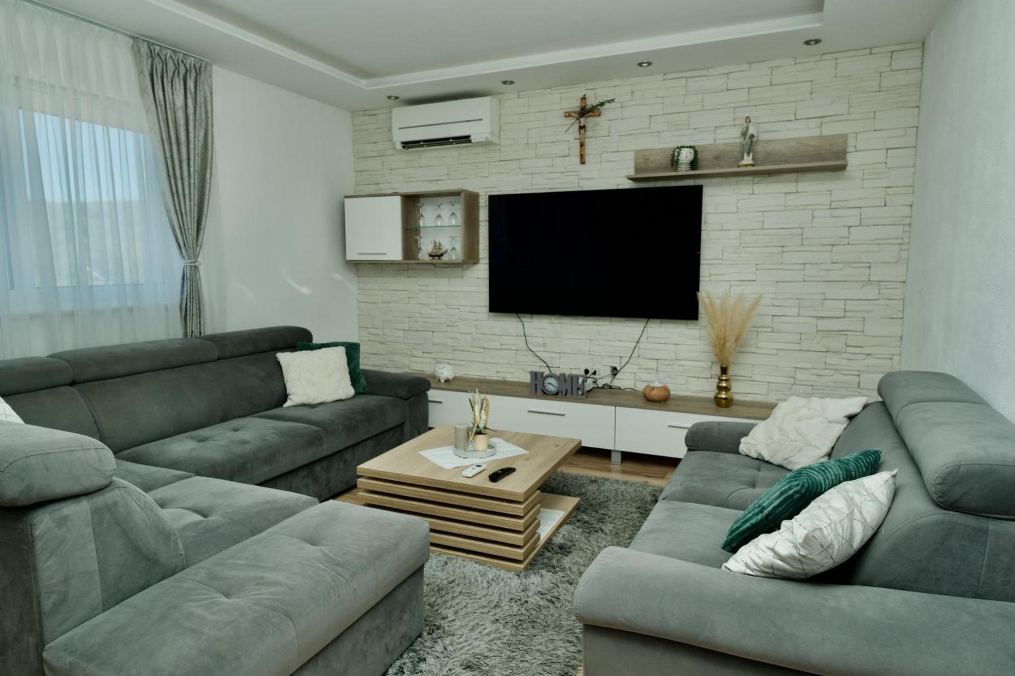 Apartment Lana Bristivica Esterno foto